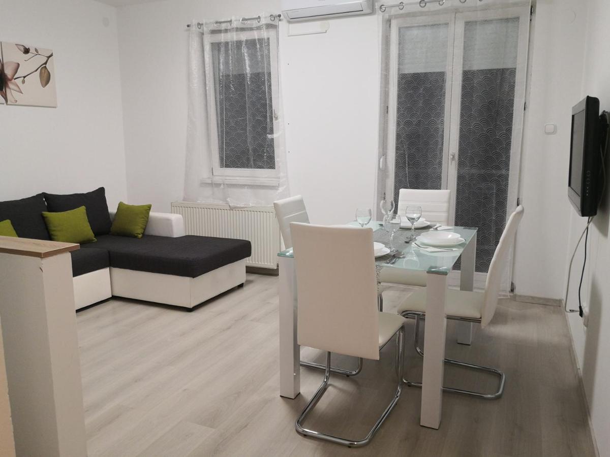 Oasis Apartman Szeged Buitenkant foto
