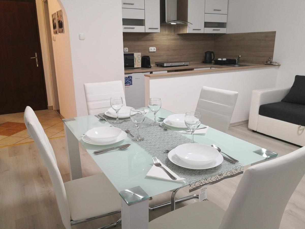 Oasis Apartman Szeged Buitenkant foto